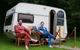 De Feestcaravan: kleinste karaoke-bar op wielen is hit na Gouden Giraffe