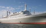 Evenementenschip De Rotterdam gaat in de verkoop