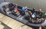 Kinboat.com met sloepen voor groepen de Amsterdamse markt op