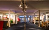 Veldeman toont nieuwe tijdelijke accommodaties aan internationaal gezelschap