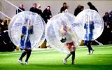 Vrijdagmiddag voer: wie durft het aan? Een potje BumperZ Bubble Football