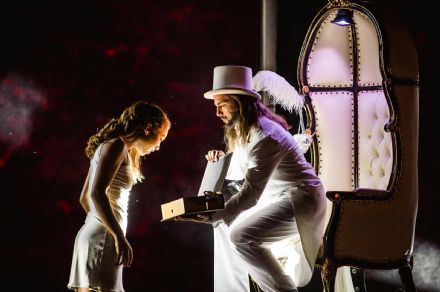 Aerial Art opent 'Secret Boschendal Party' in A'DAM Toren