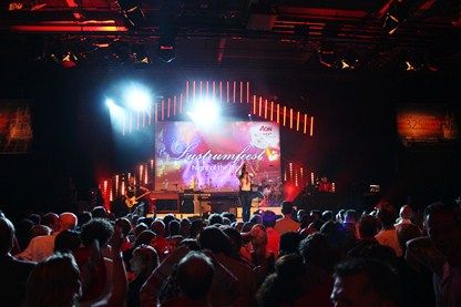 Aon viert 125-jarig bestaan met groot evenement in Van Nelle Ontwerpfabriek