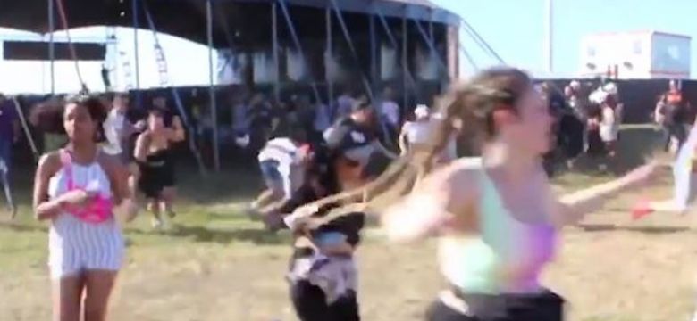 BIZAR: groot event last minute afgelast, bezoekers bestormen terrein, politie pakt organisatie op