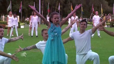 Blue Luna produceert openingsshow met 120 artiesten