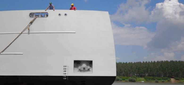 Blue Rhapsody op punt van tewaterlating