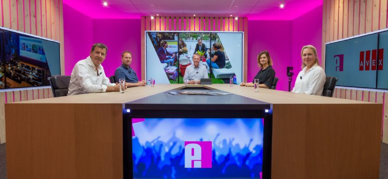 Claim een stoel voor de online persconferentie van het baanbrekende neuro-onderzoek naar de kracht van live