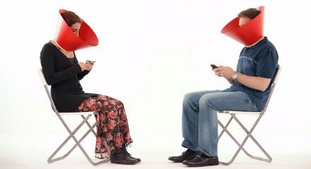 Coca Cola breekt een lans voor de fysieke ontmoeting