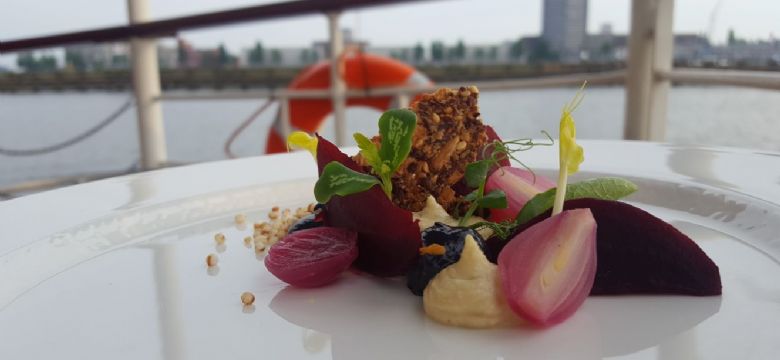 Cruise With Us & Vineyard Catering gaan samen in zee op de salonboot Prins van Oranje