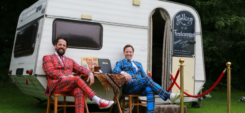De Feestcaravan: kleinste karaoke-bar op wielen is hit na Gouden Giraffe