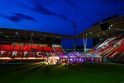 De Kruijf Tenten plaatst transparante tent in FC Utrecht stadion