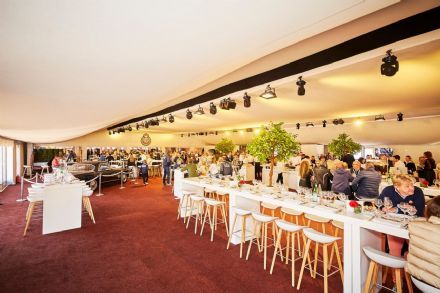 Deco-Fact: uw specialist in stoffering van tenten, hallen en zalen