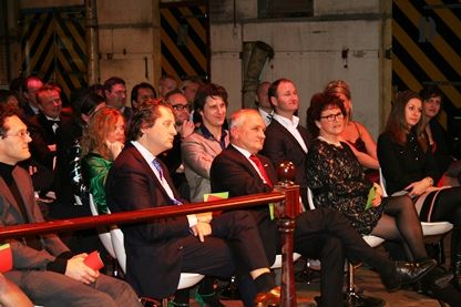 DeFabrique installeert 200 commissarissen en kondigt zachtjes toekomstplannen aan (VIDEO)