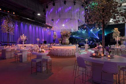 Duynisveld organiseert jubileumfeest voor WBE Group in lege bedrijfshal