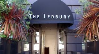 Een verslag uit een 2 sterrenrestaurant tijdens de rellen in Londen...