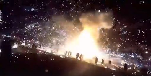 Een vuurwerkfestival, dat kan toch niet goed gaan? Dat gaat het dus ook niet