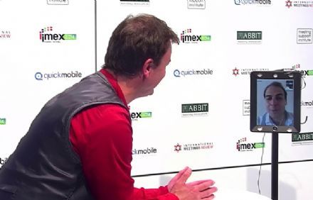 Erik Peekel als robot aanwezig op IMEX