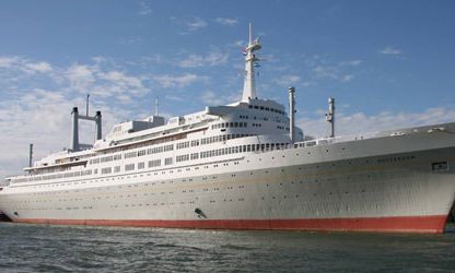 Evenementenschip De Rotterdam gaat in de verkoop