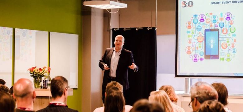 Evenementorganisatoren slaan waterputten in Bangladesh