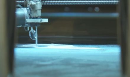 EVENT 14: Skryf trekt de aandacht met 'zandtekstmachine'