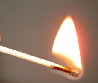 Grote brand bij evenementenopslag Waalwijk