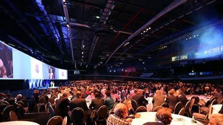 Heuvelman transformeert wielerbaan Omnisport voor VNG Congres 2015