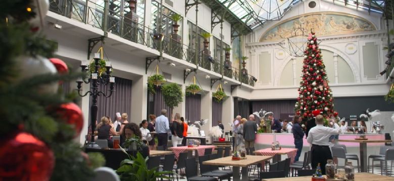 Hotel Krasnapolsky en eventbureau BINK organiseren Santa Summer Party