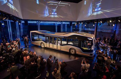 Mercedes-Benz lanceert bus van de toekomst in evenementenlocatie SugarCity