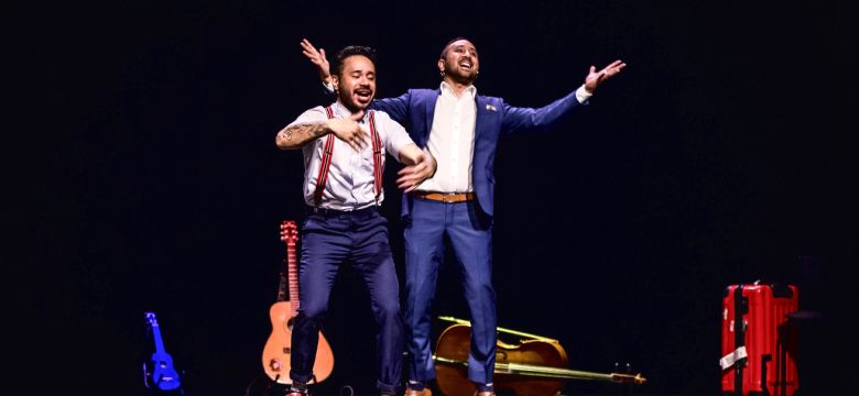 Molukse theaterbroers stoppen er voorlopig mee