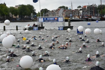 Neptunus bouwt én zwemt de Amsterdam City Swim