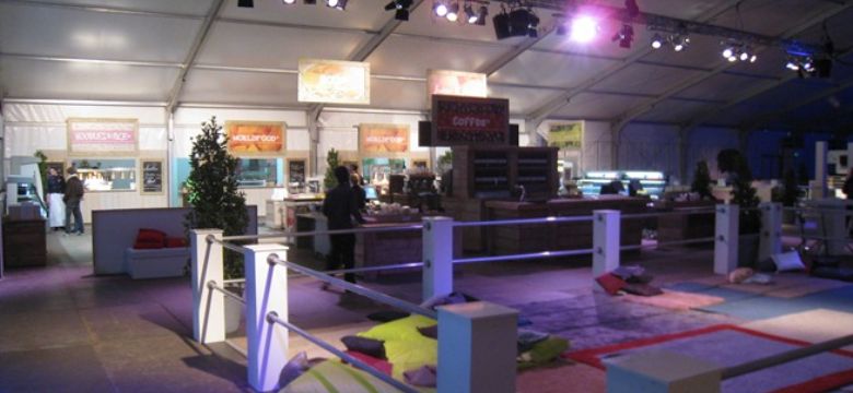 Neptunus bouwt tenten voor RoboCup 2013