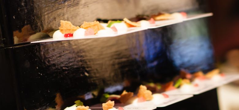 Next Kitchen serveert hapjes op bankpasje in beursstand