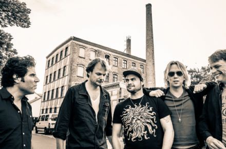 Nieuwe artiest #BBBQ17: Van Dik Hout komt naar Scheveningen