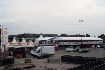 Opvallende tijdelijke evenementenlocatie van Veldeman in Lokeren
