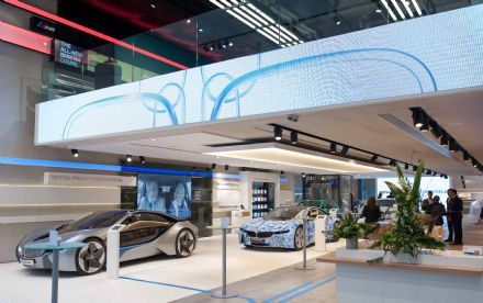 Over de grens: The Oval Office opent BMW Brandstore in Brussel (VIDEO)