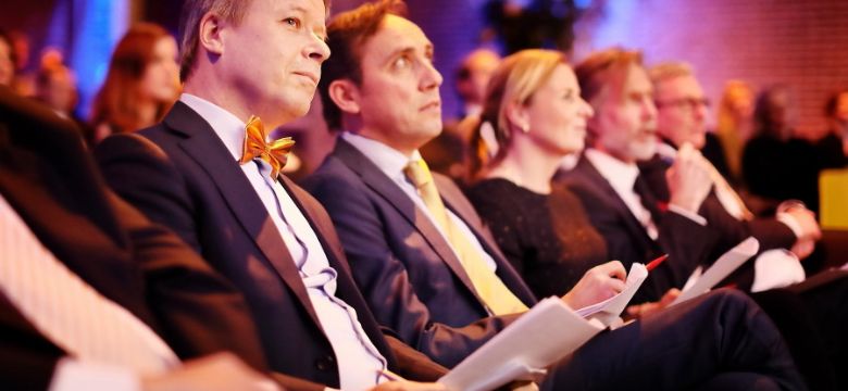 'Overleden' Gouden Giraffe-jurylid duikt opeens weer op...