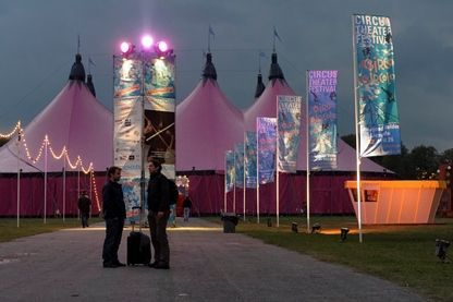 Pop-up evenementenlocatie: een zakelijk evenement in een circustent