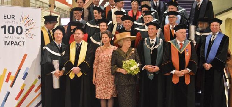 Prinses Beatrix aanwezig bij jubileum Erasmus Universiteit in de Doelen