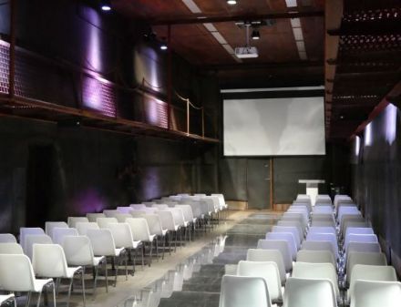 Rijtuigenloods breidt uit met industriele subzaal