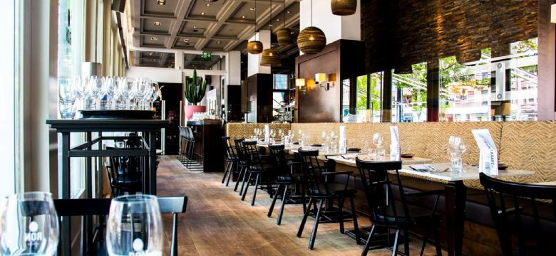 Ron Blaauw opent restaurant en geeft nieuw personeel woonruimte, baan en scooter