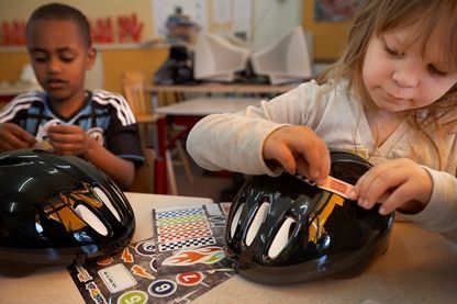 Shell verbindt naam aan Veilig Verkeer Nederland fietshelmencampagne
