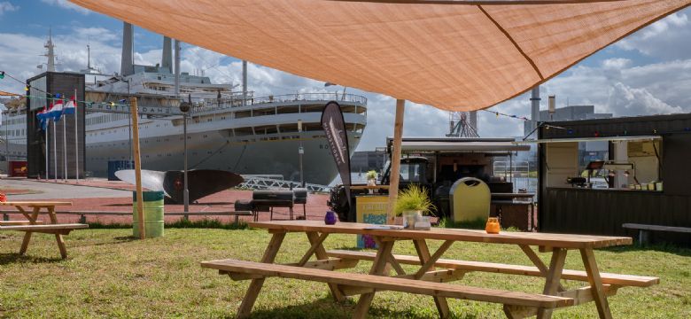 Sunny Side Terrace geopend voor het ss Rotterdam