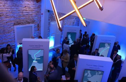 TOBACCO Theater host presentatie futuristisch vervoerstraject Hyperloop