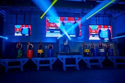 Toine Dorpmans Groep verplaatst in no time buiten event naar binnen