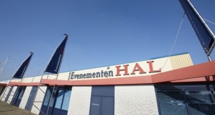 Van der Most opent derde Evenementenhal in Venray