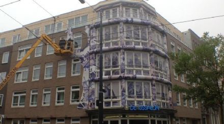 Van Straaten maakt reusachtige theepot van Rotterdamse voorgevel