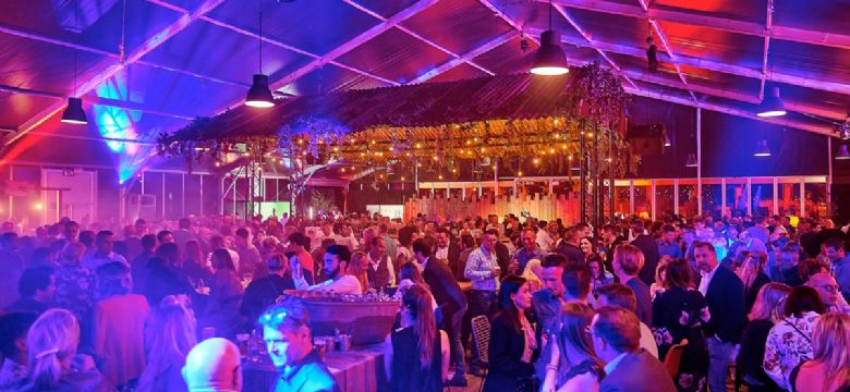 Veldeman bouwt Steamy Saloon voor 100 jaar DCD