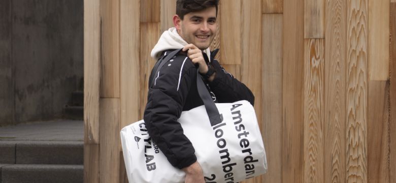 Verduurzaming van events: Re-Banner maakt van spandoeken, banners en vlaggen nieuwe producten