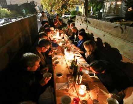 #Video: van 'lelijk' eten naar unieke foodbeleving in afvalcontainer