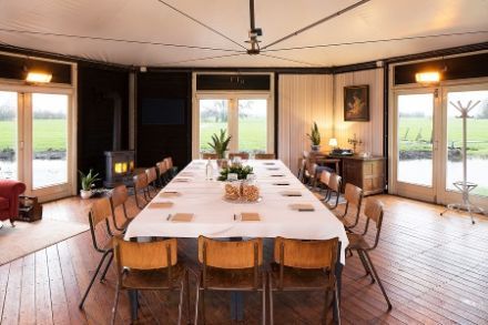 Vintage vergaderen bij Kameryck in pop-up 'hutje in de wei'